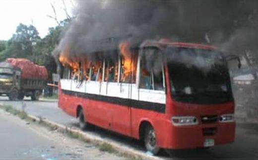 savar-bus-fire_49835.jpg