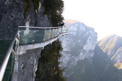 zhangjiajie_glass_bridge_converted.jpg