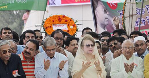 khaleda-zia-at-zia-s-grave.jpg