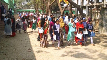 মধ্যনগরে প্রথম দিনে এসএসসি পরীক্ষার  বাংলা প্রথম পত্র সম্পন্ন