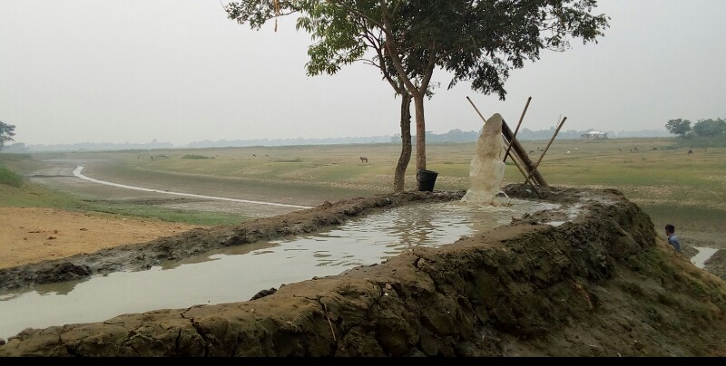 জমিতে সেঁচের অভাব