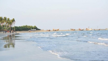 বৈরী আবহাওয়ার কারণে সেন্টমার্টিনে ৩০০০ পর্যটক আটকা পরেছে