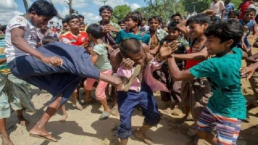 পুলিশের উপর রোহিঙ্গাদের হামলা, সেনা সদস্য-পুলিশ যৌথ অভিযানে ১০ রোহিঙ্গা আটক