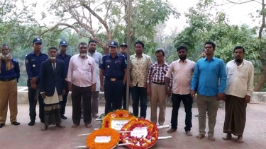 মহেষখলা জাতীয় স্মৃতিসৌধে যথাযোগ্য মর্যাদায় পুষ্পস্তবক অর্পন