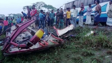 সড়কের মৃত্যুর মিছিলে আরও একটি দুর্ঘটনা যোগ হলো, গাইবান্ধায় সড়কে ঝরল ৫ প্রাণ, আহত ১৫