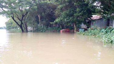 সুমেশ্বরী নদীর পানি বিপদসীমার উপর দিয়ে প্রবাহিত