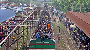 সারাদেশে  ঈদ যাত্রায় মহাদুর্ভোগ