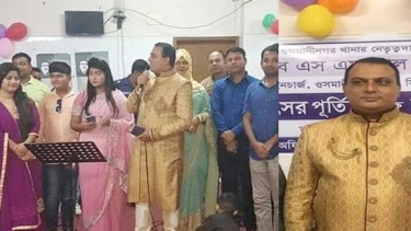 ‘বরের বেশে’ থানায় কেক কাটার দুদিনের মাথায় ওসিকে বদলি