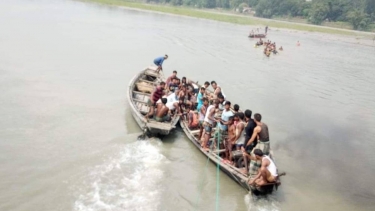 কুড়িগ্রামে তিস্তা নদীতে যাত্রীবাহী নৌকাডুবি, নিখোঁজ ১০