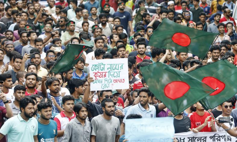 ঢাকা বিশ্ববিদ্যালয়ের কোটাবিরোধী আন্দোলনকারীরা