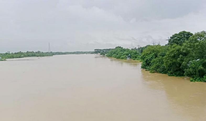 পানিতে ফুঁসে উঠেছে কুমিল্লার গোমতী নদী। ফাইল ছবি